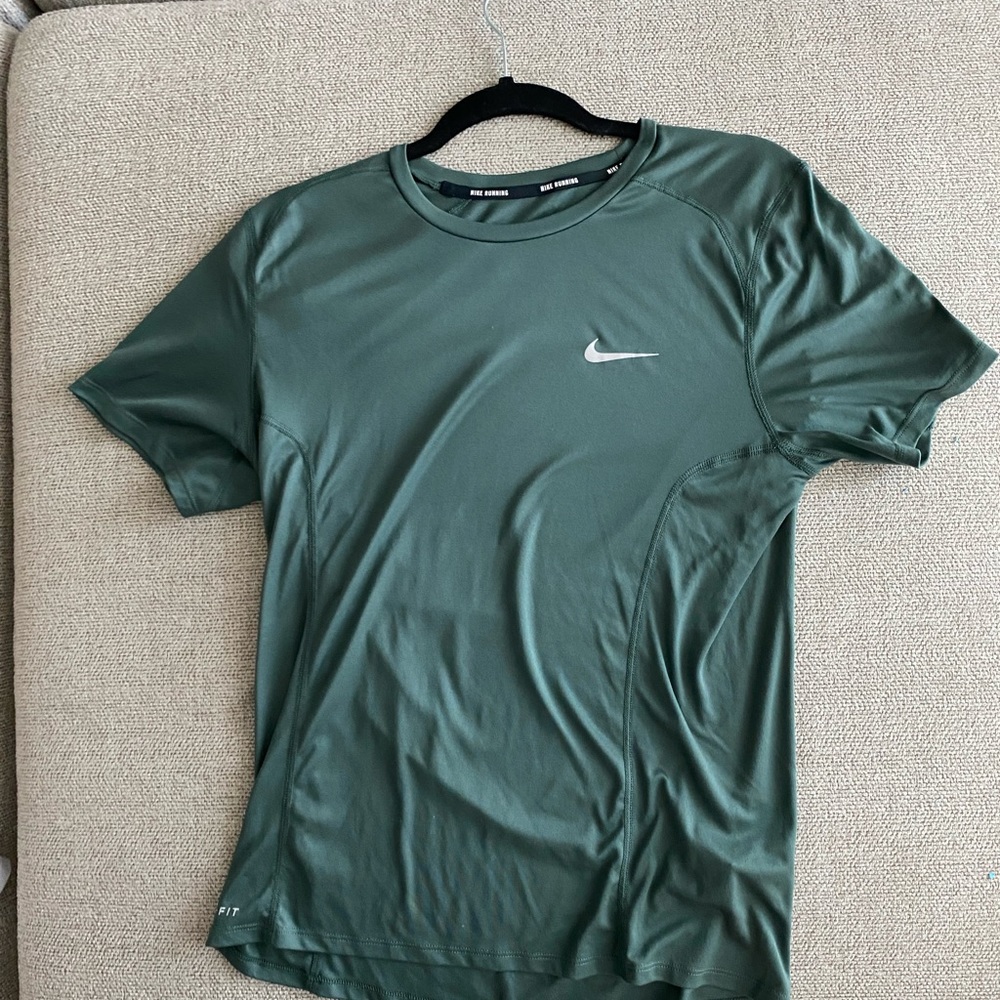 Various size small mens Nike running shirts